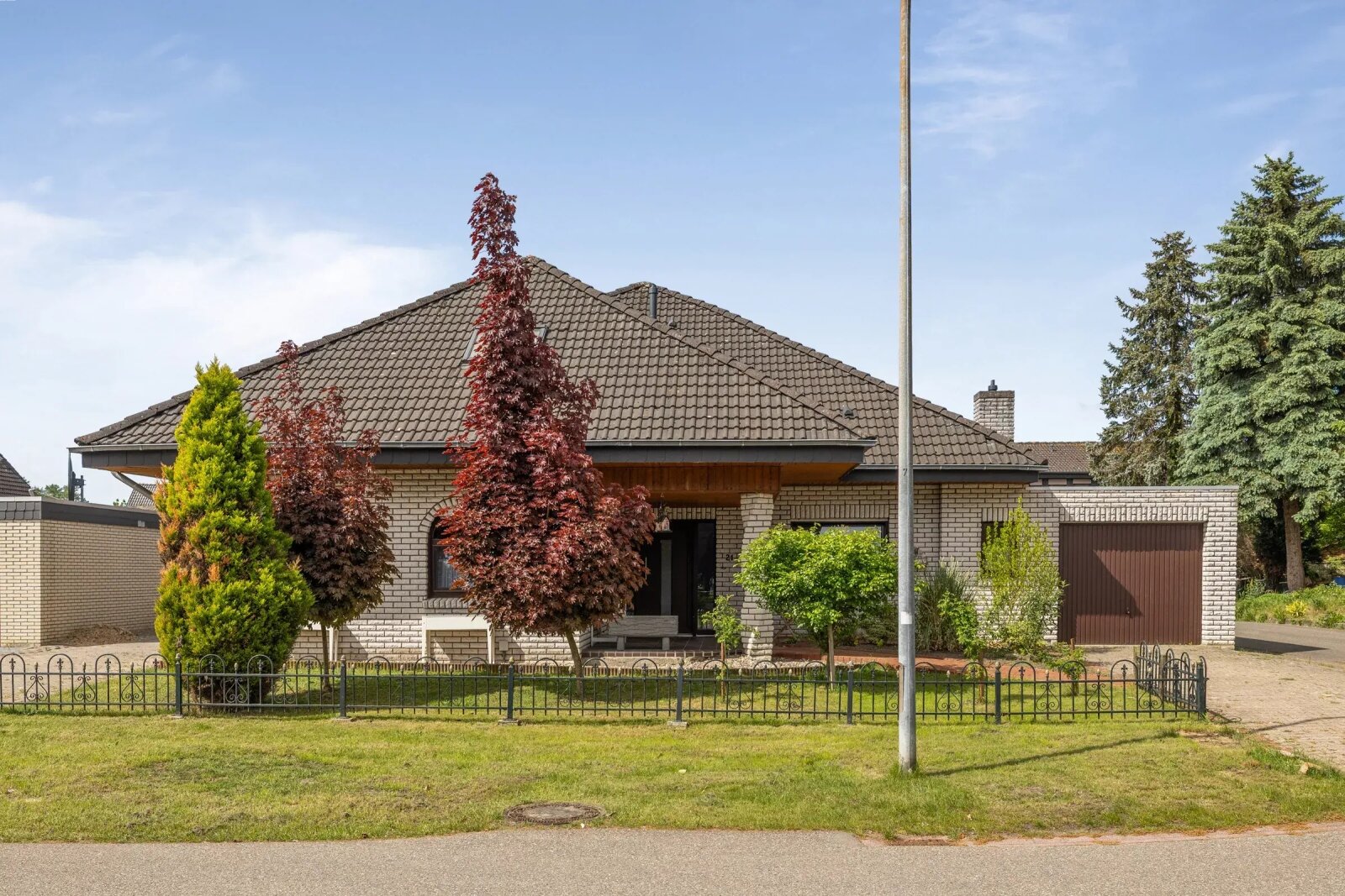 Twist : Royaal wonen met mogelijkheden en een riante tuin. Twist : Royaal wonen met mogelijkheden en een riante tuin.