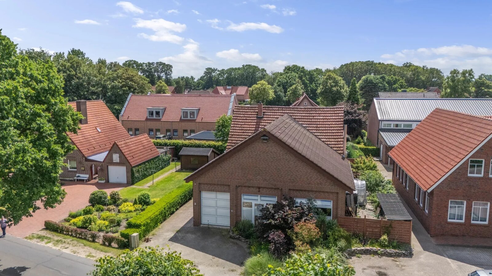 Ausgebautes Feuerwehrhaus mit 103 m² Living, XXL-Garage & separater Einliegerwohnung 